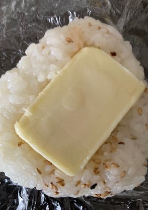 チーズ乗せおにぎり（明太子in）-レシピのメイン写真