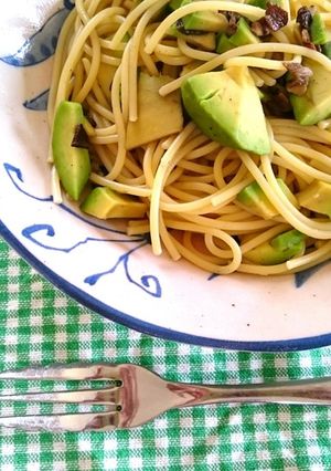 アボカドとボルチーニ茸のベジスープパスタ-レシピのメイン写真