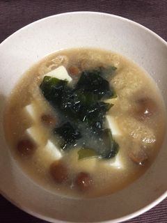 朝ごはん*味噌汁に後乗せわかめ-レシピのメイン写真