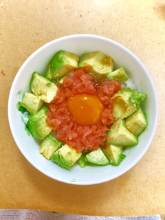 味付け不要の簡単明太アボカド卵ご飯-レシピのメイン写真