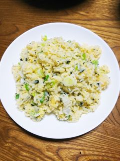 材料シンプルネギと卵と韓国のりチャーハン-レシピのメイン写真