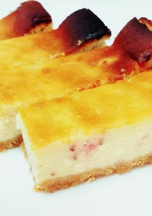 フレッシュ苺のベイクドチーズケーキ-レシピのメイン写真