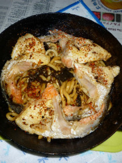 トラウト・サーモンのカマ入り焼きうどん-レシピのメイン写真