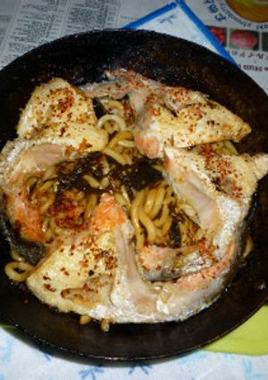 トラウト･サーモンのカマ入り焼きうどん-レシピのメイン写真