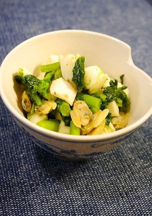 簡単！春菊とイカとアサリのあご出汁煮-レシピのメイン写真