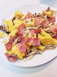 簡単おかず♡しめじとベーコンの卵炒め-レシピのメイン写真