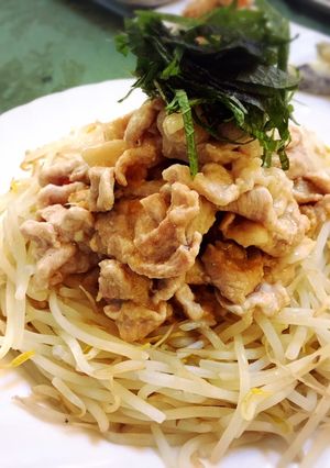青じそ香る♪豚こま肉の炒め物★モヤシ添え-レシピのメイン写真