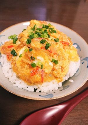 節約飯！天かすとカニ蒲鉾の卵とじ丼-レシピのメイン写真