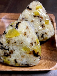 秋色沢庵&昆布佃煮のお握り-レシピのメイン写真