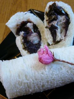 くるくる簡単☆桜風味のあんロールサンド-レシピのメイン写真
