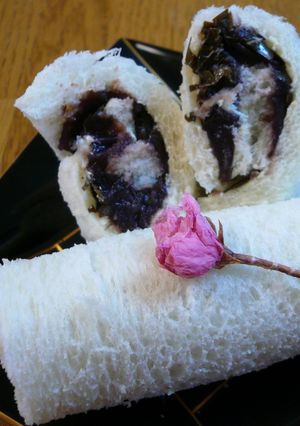 くるくる簡単☆桜風味のあんロールサンド-レシピのメイン写真