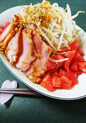 もやしで嵩マシ ピリ辛ダレの熱盛り中華-レシピのメイン写真