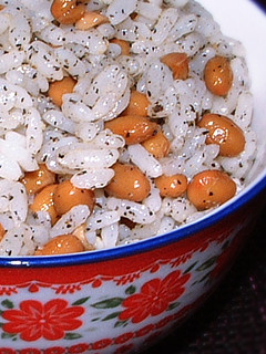 黒すりごまの納豆ご飯★寿司酢プラス-レシピのメイン写真