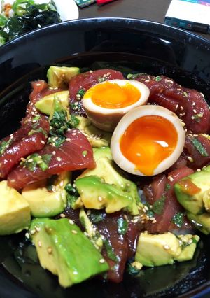 分量適当マグロとアボカドの漬け丼-レシピのメイン写真