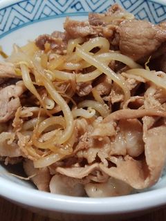 簡単!豚肉ともやしのバター生姜炒め丼-レシピのメイン写真