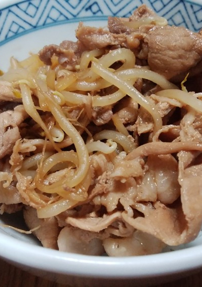 簡単！豚肉ともやしのバター生姜炒め丼-レシピのメイン写真