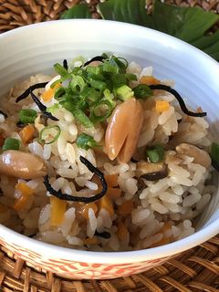 柿の種で炊き込みご飯-レシピのメイン写真