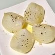 新玉葱のレンジ蒸しオリーブオイル粉チーズ