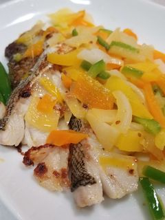白身魚deガチソテー彩野菜ソースと共に-レシピのメイン写真