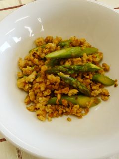 アスパラガスと鶏ひき肉のそぼろ炒め-レシピのメイン写真