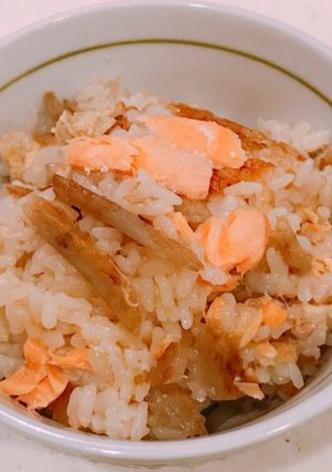 圧力鍋で、鮭とごぼうの炊き込みご飯-レシピのメイン写真