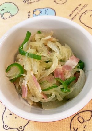 簡単！玉ねぎピーマンベーコンの炒め物-レシピのメイン写真