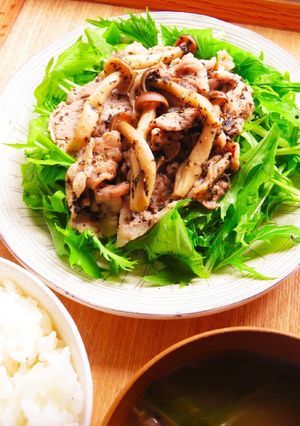 ☺簡単♪豚肉としめじのゆかり炒め☺-レシピのメイン写真