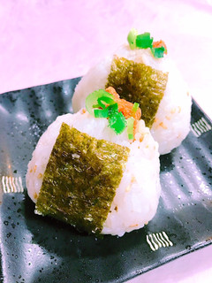 鶏の唐揚げが残ったら!唐揚げのおにぎり-レシピのメイン写真