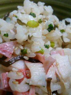 塩昆布とカニカマのウマ味♪炊き込みご飯-レシピのメイン写真