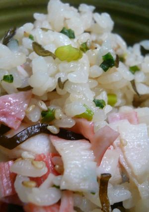 塩昆布とカニカマのウマ味♪炊き込みご飯-レシピのメイン写真