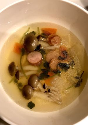 豆苗入りコンソメスープ-レシピのメイン写真