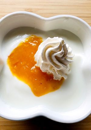 生クリームのせ☆ヨーグルト-レシピのメイン写真