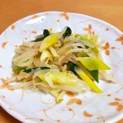 รูปของ 節約おかず☆ネギもやし炒め