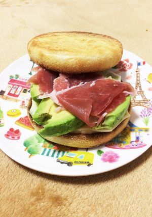 アボカドと生ハムのマフィン-レシピのメイン写真