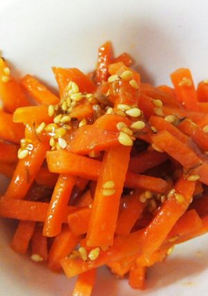 お弁当箱の片隅に…にんじん味噌きんぴら-レシピのメイン写真