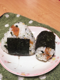 時短❀梅干しおにぎり-レシピのメイン写真
