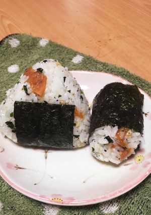 時短❀梅干しおにぎり-レシピのメイン写真