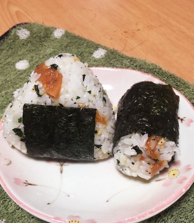 時短❀梅干しおにぎり-レシピのメイン写真