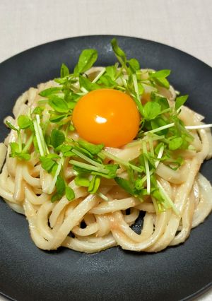 パスタソースと黄身でコクうま明太うどん-レシピのメイン写真