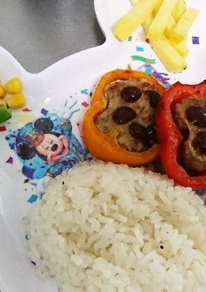 パプリカでお花ハンバーグ-レシピのメイン写真