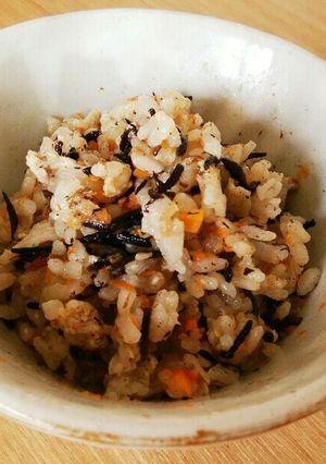 ジューシー風♪ひじきの炊き込みご飯-レシピのメイン写真