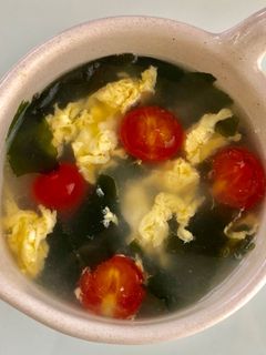 ふんわり卵ミニトマトわかめヘルシースープ-レシピのメイン写真