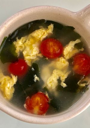 ふんわり卵ミニトマトわかめヘルシースープ-レシピのメイン写真