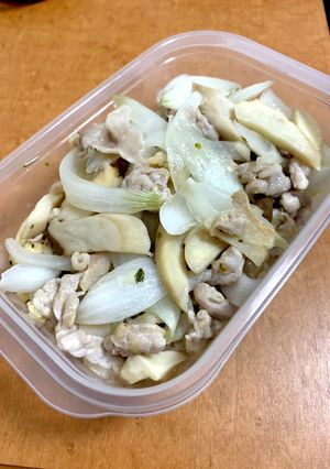豚こまとエリンギ新玉ねぎの塩レモン炒め-レシピのメイン写真