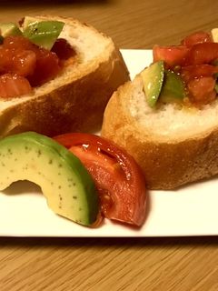 トマトとアボカドのブルスケッタ-レシピのメイン写真