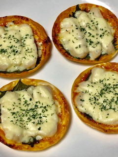 コチュマヨ大葉サラダチキン餃子の皮ピザ-レシピのメイン写真