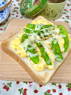 エンドウと卵とチーズの春色トースト♬-レシピのメイン写真
