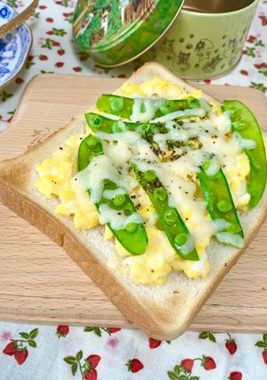 エンドウと卵とチーズの春色トースト♬-レシピのメイン写真