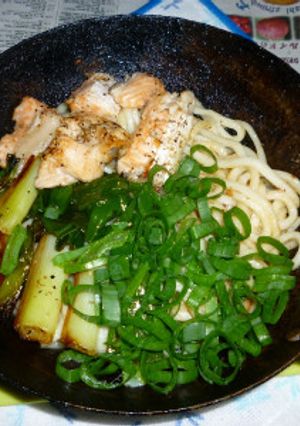 サーモンの焼き鮭＋九条ネギ炒め焼きうどん-レシピのメイン写真
