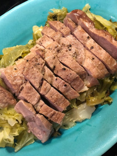 豚ロース塊肉と春キャベツの蒸し煮-レシピのメイン写真